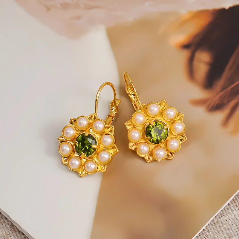 Gouden Bloem Oorbellen met Parels - Janni