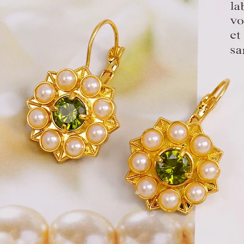 Gouden Bloem Oorbellen met Parels - Janni