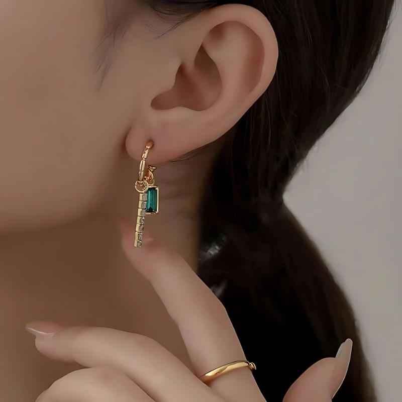 Gouden Geometrische Oorringen met Groene Kristal - Greta