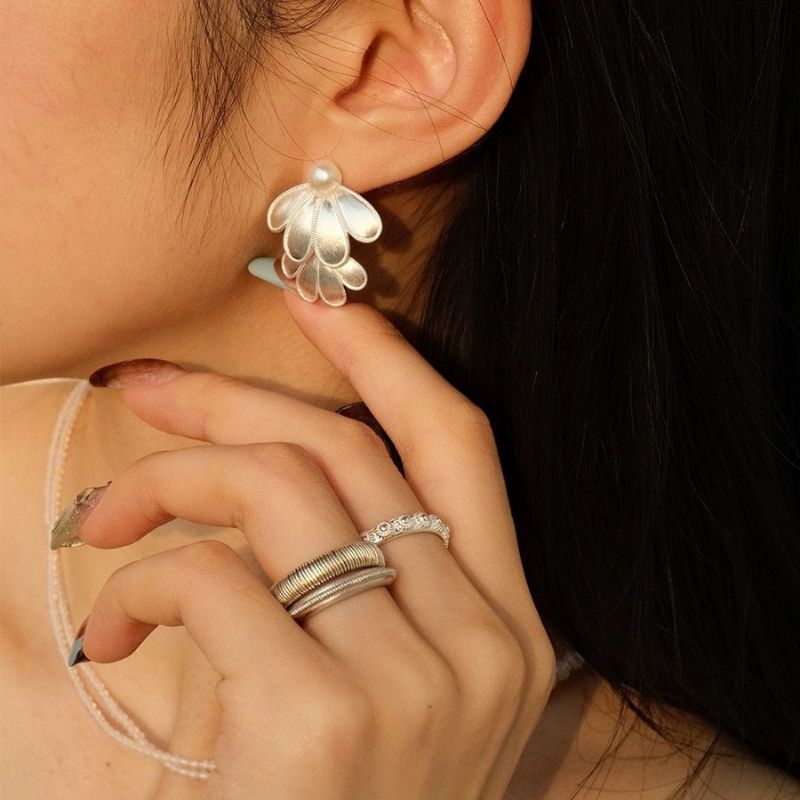 Stijlvolle Dubbel Gelaagde Bloembladoorbellen - Elegante Accessoire voor Elke Gelegenheid