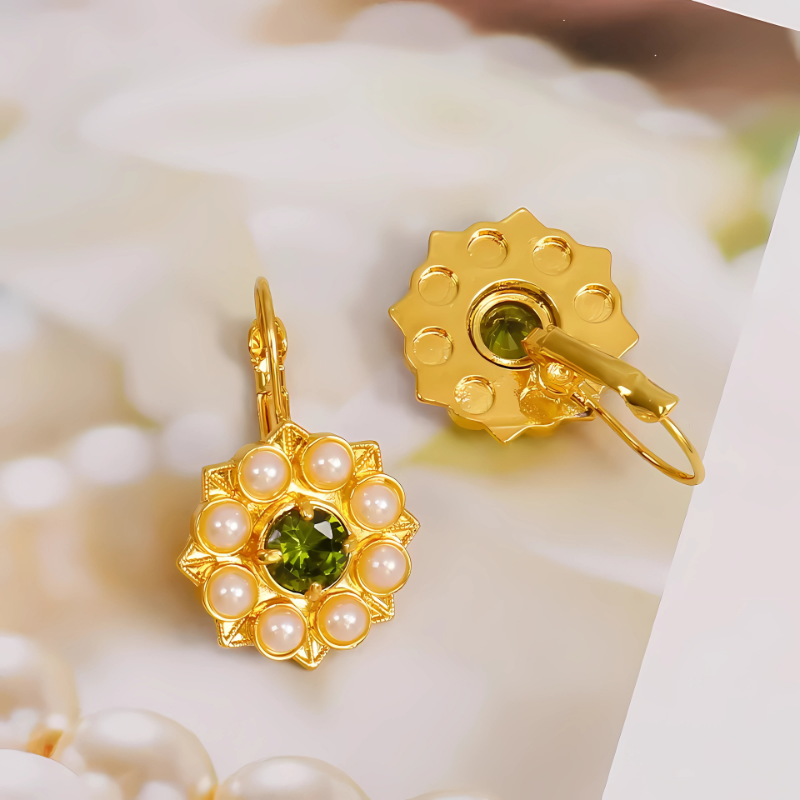 Gouden Bloem Oorbellen met Parels - Janni