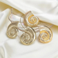 Gouden Schelp Stud Oorbellen - Delphia