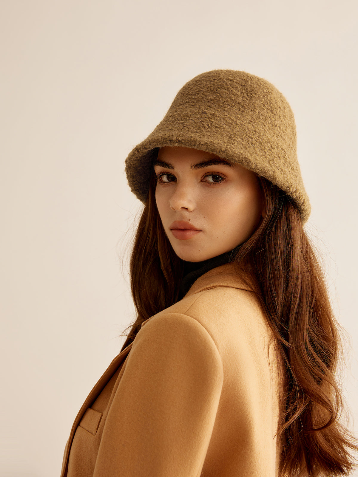 Stijlvolle wollen mengelook buckethat voor elegante zonbescherming