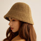 Stijlvolle wollen mengelook buckethat voor elegante zonbescherming