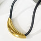 Choker en goudkleurige touw met elegant buisje
