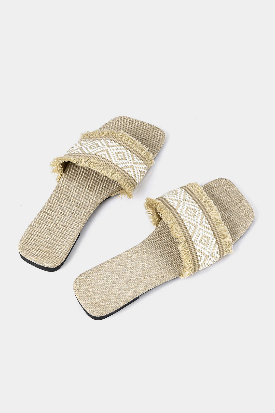 Gezouten zomerschoenen met gevlochten design en franjes voor op het strand
