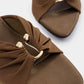 Elegante puntige talons met sierlijke metalen lus